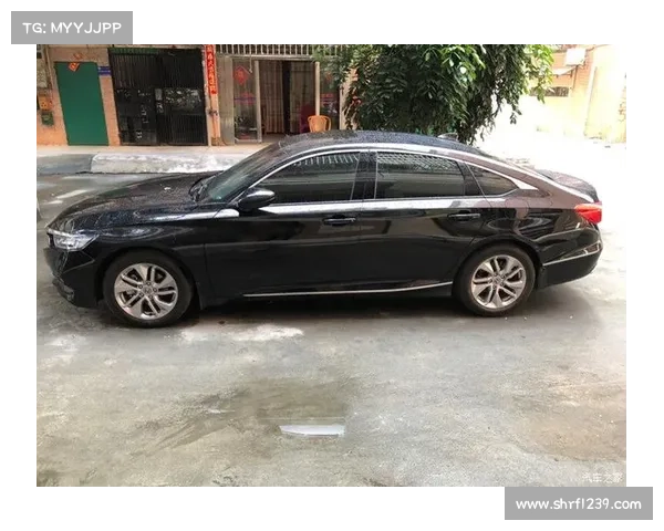 你是喜欢白色的雅阁?还是黑色的雅阁? 你是喜欢白色的雅阁?还是黑色的雅阁?